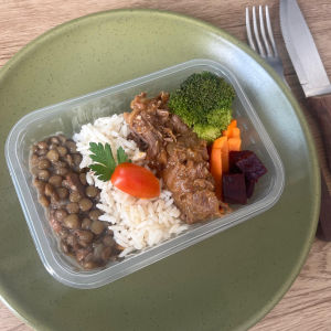 imagem do produto Carne desfiada, arroz, lentilha e legumes
