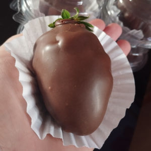 imagem do produto Bombom de chocolate com morango