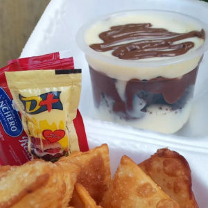 imagem do produto 11 pastelzinho sabores variados é um brownie creme de ninho com Nutella