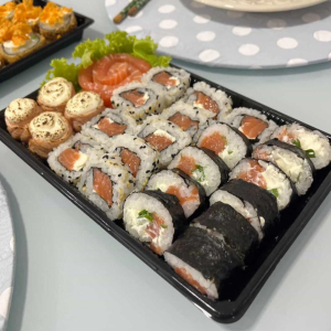 imagem do produto Combo de Sushi – 28 PEÇAS- 10 PHILADELPHIA, 10 URAMAKI, 4 JOY, 4 SASHIMI.