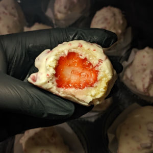imagem do produto Morango cravejado - ninho