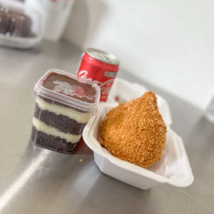 imagem do produto Combo com a coxinha de carne desfiada com cream cheese