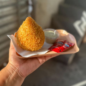 imagem do produto Coxinha de carne desfiada com cream cheese