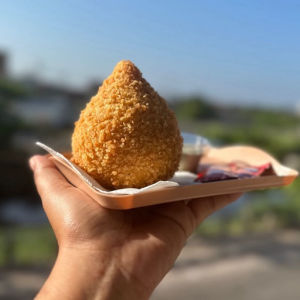 imagem do produto Coxinha de carne desfiada com cream cheese