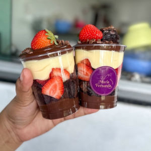 imagem do produto Copo da Felicidade de Brownie com morango