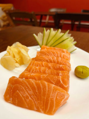 imagem do produto Sashimi 8 Cortes 200g + Gengibre