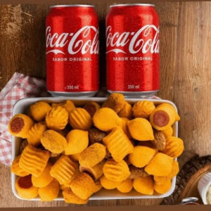 imagem do produto 30 salgados + 2 cocas latas