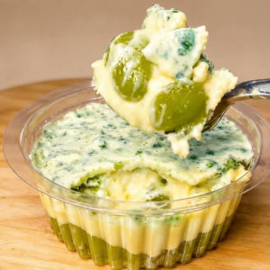 imagem do produto Bombom no pote de uva cravejada sabor ninho