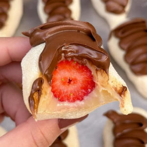 imagem do produto Coxinha de morango NINHO COM NUTELLA