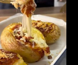 imagem do produto BATATA RECHEADA DE QUATRO QUEIJOS