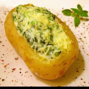 imagem do produto BATATA RECHEADA DE BROCOLIS E QUEIJO