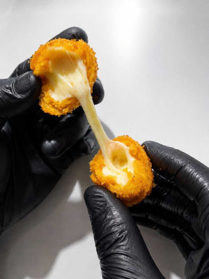 imagem do produto 10 MINE BOLINHA DE QUEIJO