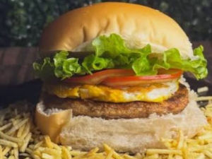 imagem do produto X-Egg (Pão de hambúrguer, hambúrguer, queijo, ovo, alface, american burguer)