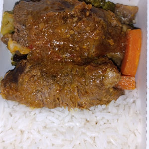 imagem do produto BIFE A ROLÊ, ARROZ BRANCO E LEGUMES