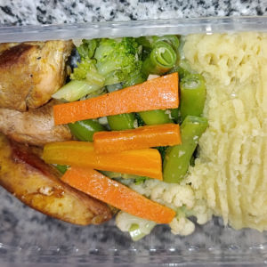 imagem do produto Filé de frango assado c/ purê de batata doce e legumes