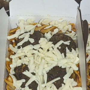 imagem do produto ALMÔNDEGAS FIT COM MACARRÃO INTEGRAL NO MOLHO AO SUGO E MUSSARELA