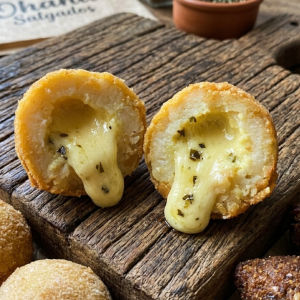 imagem do produto Bolinho de queijo 10 unidades