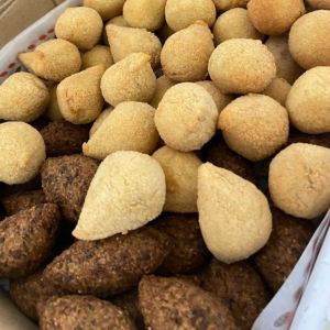 imagem do produto 50 salgados mistos