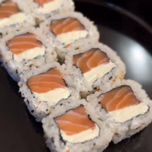 imagem do produto URAMAKI DE SALMÃO (08)