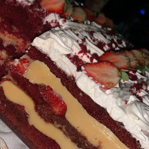 imagem do produto Red Velvet - com Morangos