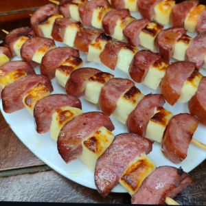imagem do produto Espetinho de calabresa e queijo coalho