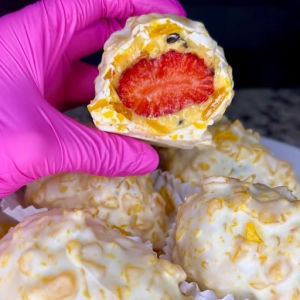 imagem do produto Morango Cravejado - Versão Maracujá