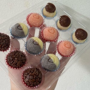 imagem do produto Caixa de brigadeiros com 12 unidades