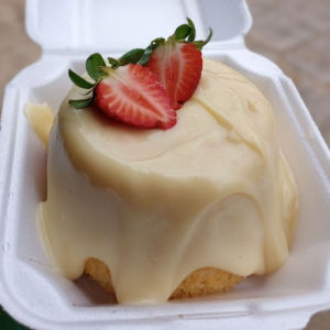imagem do produto Encanto Doce Mini bolo creme de ninho com morango 🍓