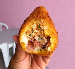 imagem do produto Coxinha De Frango Com Requeijão E Bacon