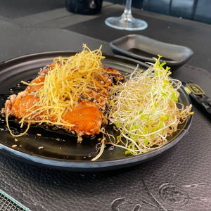 imagem do produto Sashimi de Salmão Tataki ao Molho Ponzu (08 Unidades)