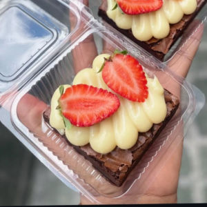 imagem do produto Quadradinho de brownie ( brigadeiro de ninho com morango)