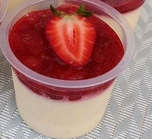imagem do produto Mousse de Ninho com Geléia de Morango