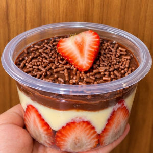 imagem do produto Bombom no copo MORANGO 🍓 