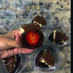 imagem do produto Bombom de brownie com morango 