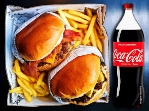 imagem do produto Box Double Smash Burger Clássico e Super Bacon + Coca Cola 2 litros + Fritas