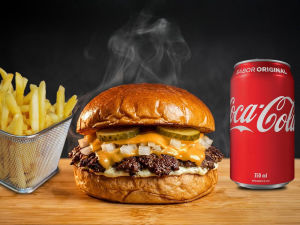 imagem do produto Combo Smash Burger Cheddar Clássico + Coca cola 350 ml + Fritas