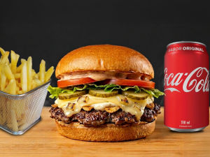 imagem do produto Combo Smash Burger Garlic + Coca cola 350 ml + Fritas