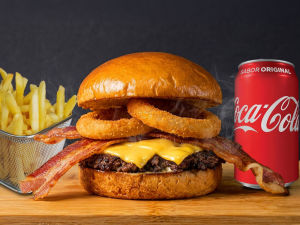 imagem do produto Combo Smash Burger Onion Bacon + Coca cola 350 ml + Fritas