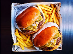 imagem do produto Box Double Pop 2 Smashes Burgers Clássicos + Fritas