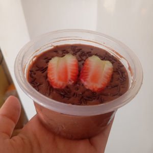 imagem do produto Brigadeiro e morango 🤎🍓