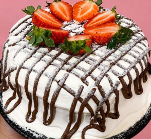 imagem do produto Bolo vulcão mousse de Ninho, morangos e Nutella.