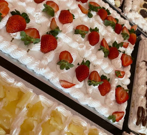 imagem do produto 2 fatias de bolo de Ninho com geleia de morangos